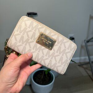 MICHAEL KORS LARGE CONTINENTAL WRISTLET-WALLET